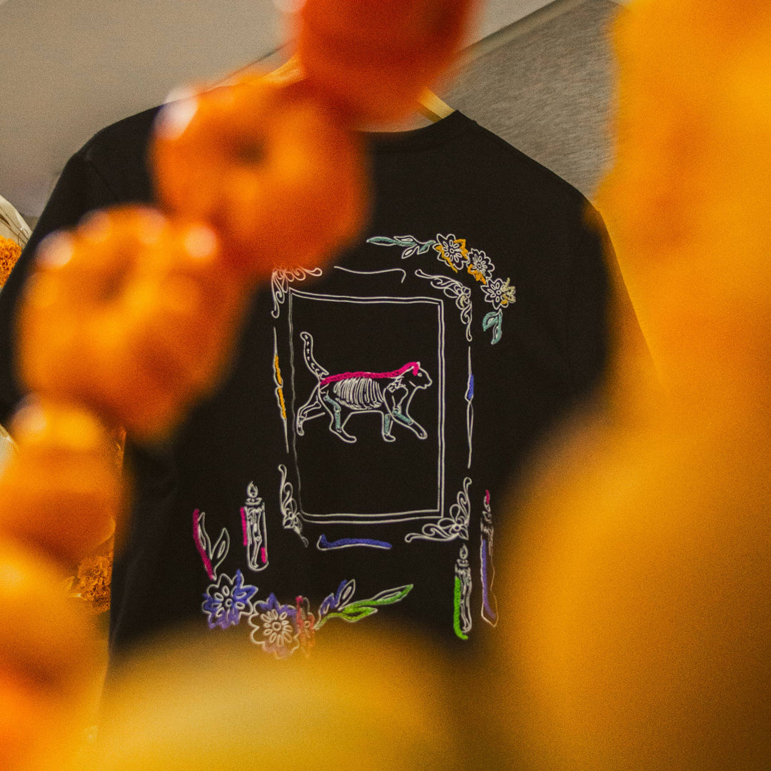 Playera Hombre Cempasúchil Negra