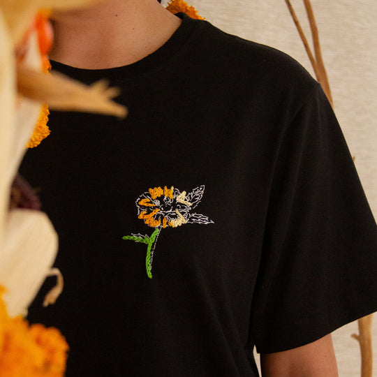 Playera Mujer Cempasúchil Negra