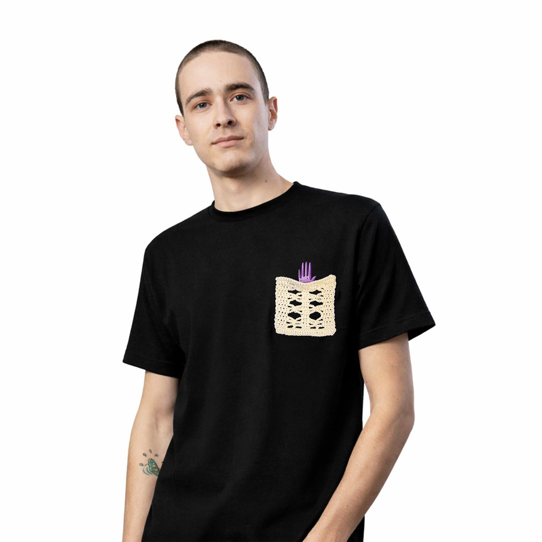 Playera Pocket Fuera de Lugar Negro